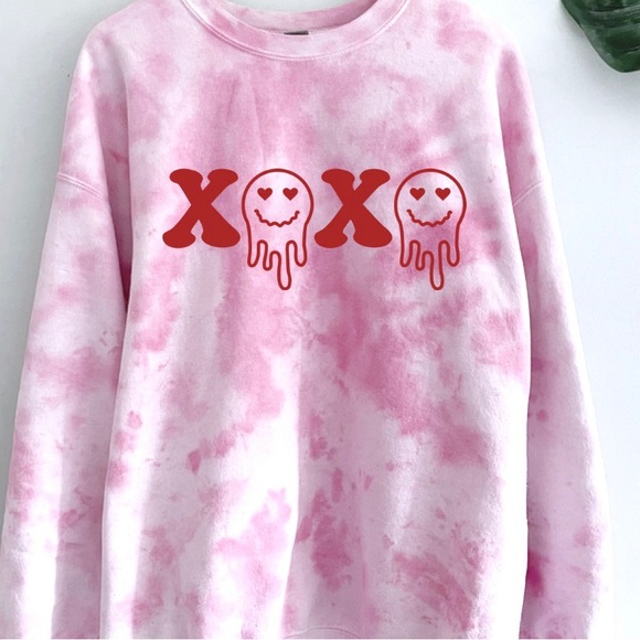 XOXO Drippy Smile Tie Dye Valentines Sweatshirt S-5X - Picture 2 of 2